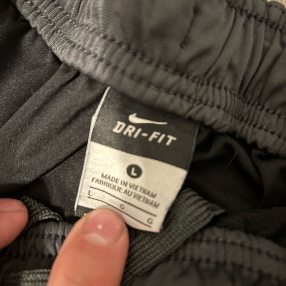 Black Nike shorts, men’s medium - Picture 2 of 2